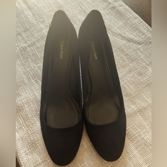 New! Calvin Klein 2.5” Tapered Block Heel Pumps - Picture 1 of 4